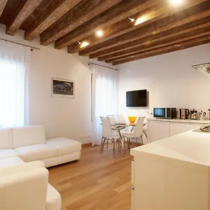  Appartement The Lion's House Apt2 Italie